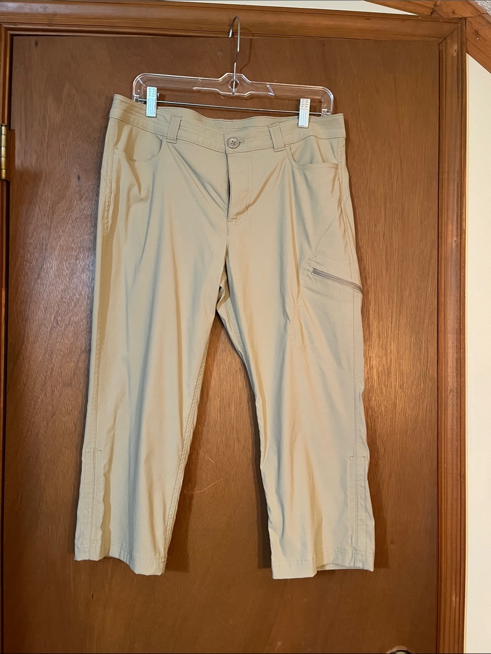 Eddie Bauer wick away ladies cargo capris